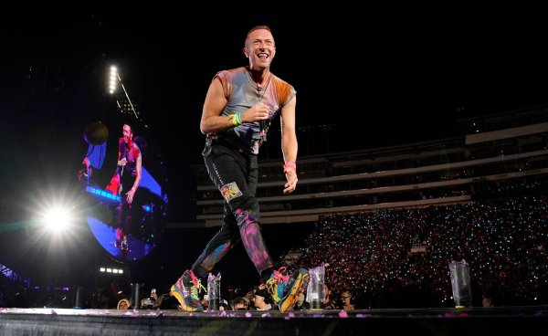 «Entweder haben sie eine Affäre, oder sie sind einfach sehr schüchtern», kommentierte Frontmann Chris Martin. (Archivbild) - © Chris Pizzello/Invision/AP