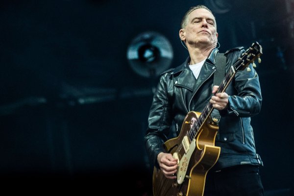 Er ist Spezialist für romantische Balladen, aber im Kern ist Bryan Adams ein Rocker geblieben. (Archivfoto) - © Helle Arensbak/Ritzau Scanpix Foto/AP/dpa