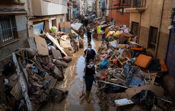 Beim Jahrhundert-Unwetter gab es mehr als 200 Todesopfer. (Foto aktuell) - © Emilio Morenatti/AP/dpa