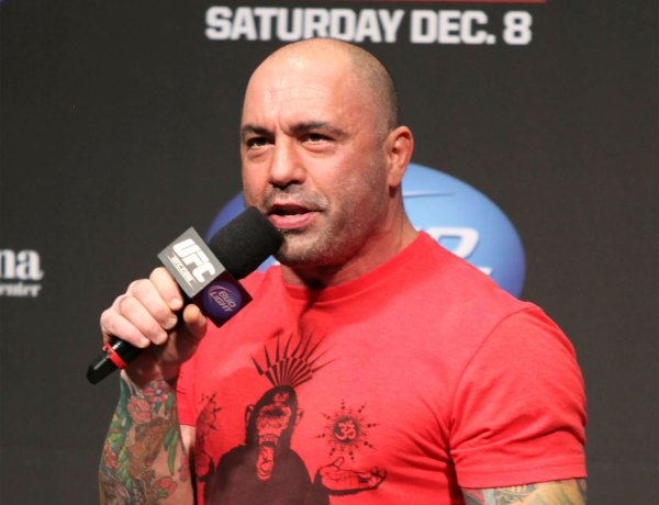 Joe Rogan hat Millionen Fans in den US. (Archivbild) - © Gregory Payan/AP/dpa