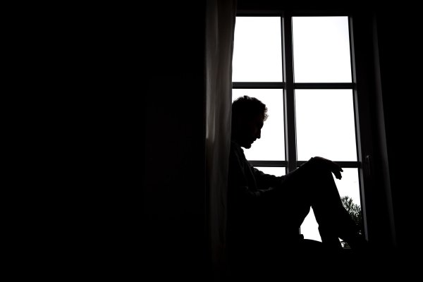 Depressiven Menschen können selbst von kleinen Aufgaben überfordert sein. (Symbolbild) - © Sina Schuldt/dpa