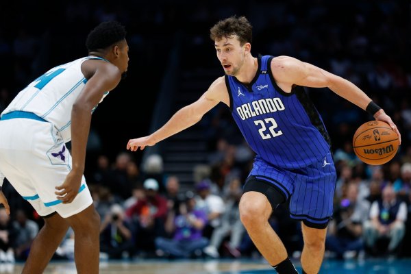Weiterhin in Topform: Franz Wagner (r) und die Orlando Magic. - © Nell Redmond/AP/dpa