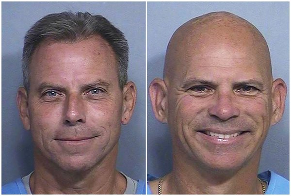 Erik Menendez (l) und sein Bruder Lyle Menendez wurden zu lebenslanger Haft verurteilt - kommen sie bald frei? - © Uncredited/California Dept. of Corrections via AP/dpa