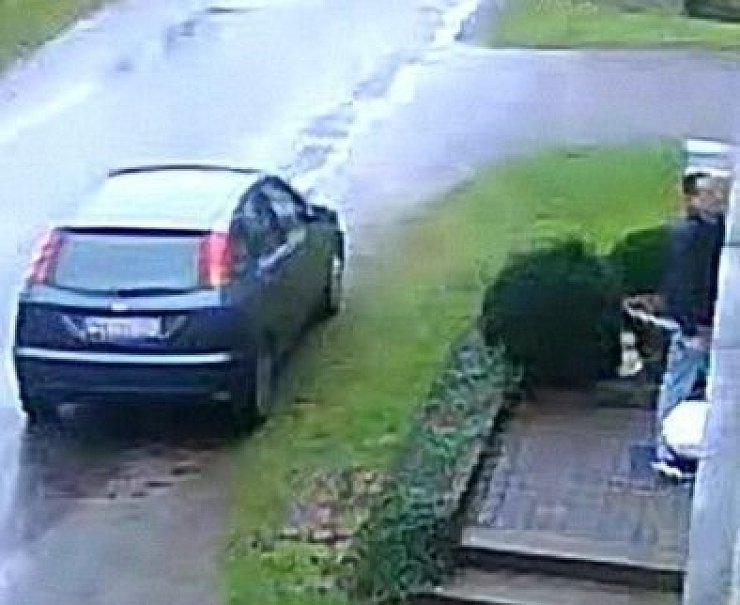 Das Foto ist durch eine Überwachungskamera am 6. Dezember 2019 aufgenommen worden. - © Polizei Lippe