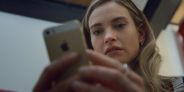 Lily James spielt Whitney Wolfe Herd. - © Disney/dpa