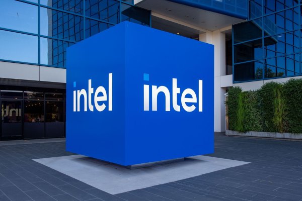 Intel war einst das Maß der Dinge in der Chipbranche - und stecke nun in der Krise. (Archivbild) - © Andrej Sokolow/dpa