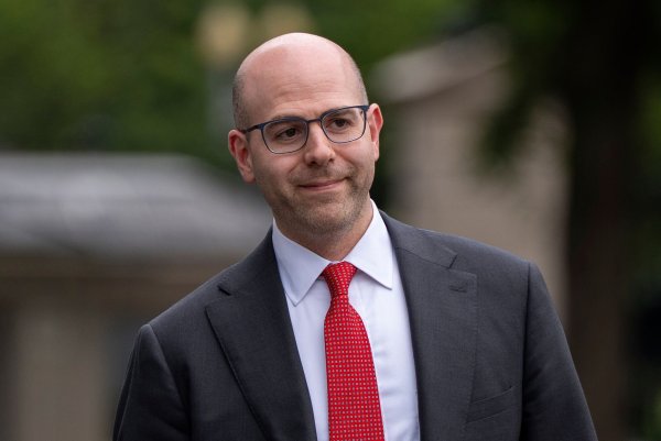 Einer der wenigen, die nicht an eine Korrelation zwischen Zöllen und Inflation glaubt: Trump-Berater Stephen Miran. (Archivfoto) - © Alex Brandon/AP/dpa