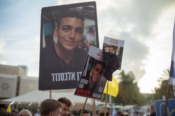 Der im Mai von der Terrororganisation Hamas nach 584 Tagen als Geisel im Gazastreifen freigelassene Israeli Edan Alexander hat angekündigt, erw wolle erneut in die Armee eintreten. - © Ilia Yefimovich/dpa