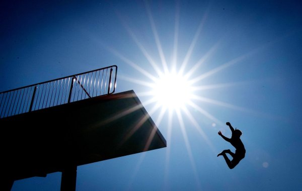Der Sommer kommt bis Samstag mit hohen Temperaturen und viel Sonne zurück nach Nordrhein-Westfalen. (Archivbild) - © Friso Gentsch/dpa