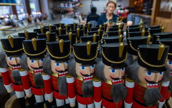 Der Bundesgerichtshof stärkt den Schutz von Nussknackern aus dem Erzgebirge. (Symbolbild) - © Hendrik Schmidt/dpa-Zentralbild/dpa