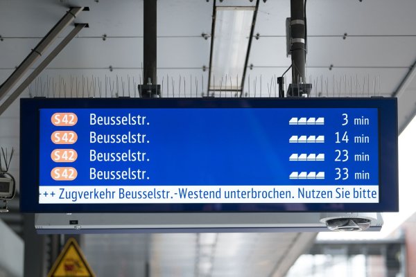 Die Ringbahn ist unterbrochen. - © Sebastian Gollnow/dpa