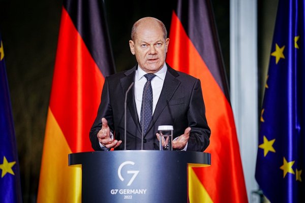 «An Weihnachten spüren wir alle, was Gemeinschaft und Zusammenhalt ist», schreibt Kanzler Scholz in einem Tweet zu Weihnachten. (Archivbild) - © Kay Nietfeld/dpa