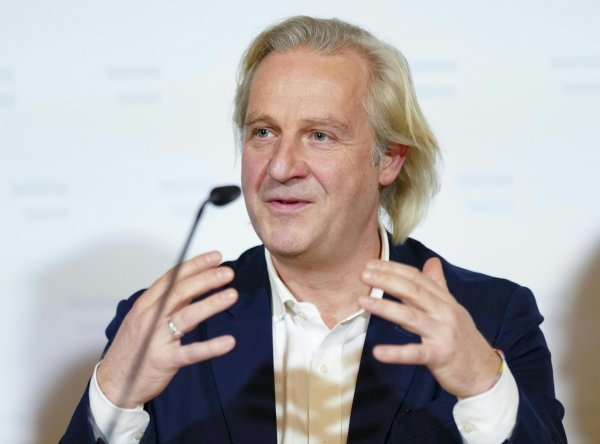 Stefan Bachmann übernimmt ab 2024 die Intendanz des Wiener Burgtheaters. - © Eva Manhart/APA/dpa