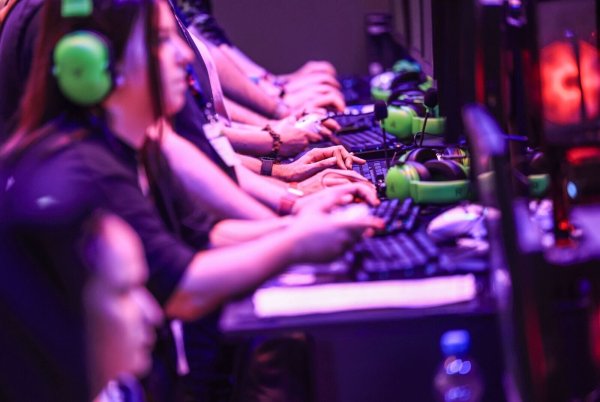 Zur weltgrößten Computerspiel-Messe kamen 335.000 Menschen. (Archivbild) - © Oliver Berg/dpa