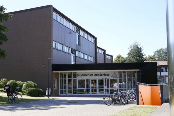 So sieht sie aus, die Grundschule am Schloss in Lemgo-Brake. - © Martina Rehse