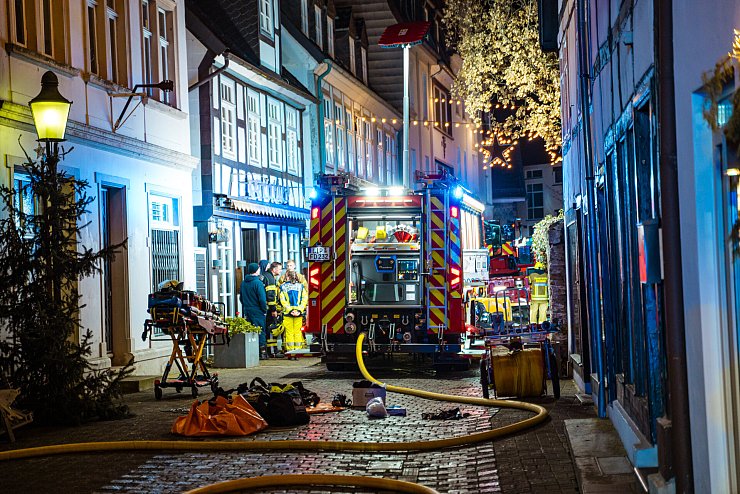 Die Feuerwehr konnte zwei Menschen retten. - © FREITAG-TV