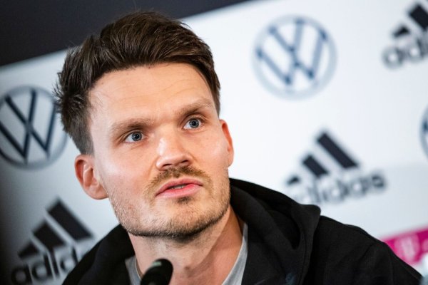 Assistenztrainer Danny Röhl nimmt an einer Pressekonferenz teil. - © Tom Weller/dpa