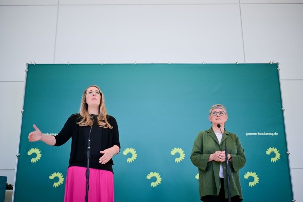 Das Bild der alltagsfernen Elite-Partei verfange, schreiben die Fraktionsvorsitzenden Katharina Dröge und Britta Haßelmann in einem internen Strategiepapier. - © Sebastian Gollnow/dpa