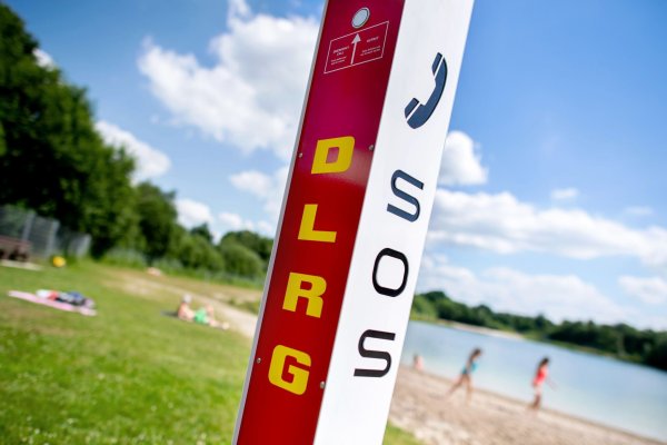 Die Gefahren beim Baden sollten ernst genommen werden. (Archivbild) - © Hauke-Christian Dittrich/dpa