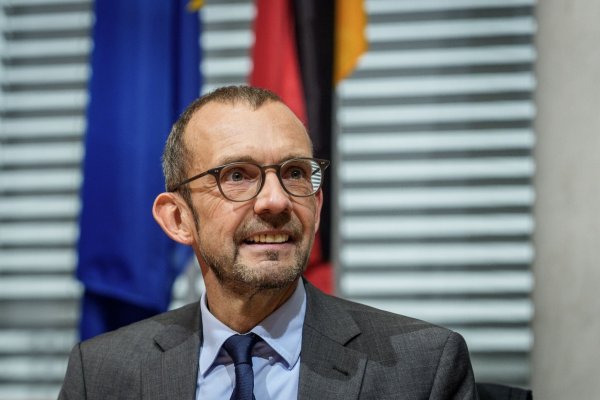 Der CDU-Politiker Thomas Röwekamp ist Vorsitzender des Verteidigungsausschusses. - © Michael Kappeler/dpa