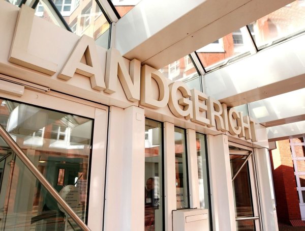 Im Prozess gegen den 46-Jährigen am Landgericht Münster sind insgesamt sechs Verhandlungstage angesetzt. (Archivbild) - © Roland Weihrauch/dpa