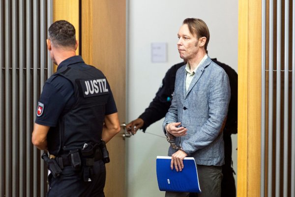 Der Prozess gegen Christian B. biegt so langsam auf die Zielgerade. (Foto aktuell) - © Michael Matthey/dpa Pool/dpa