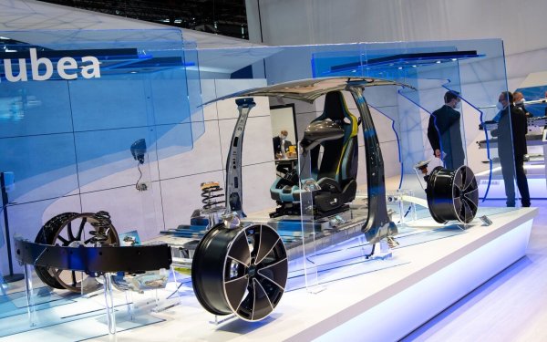 Mubea-Messestand auf der IAA Mobility. Der Autozulieferer hat deutschlandweit 5000 Mitarbeiter und sechs Standorte. - © Sven Hoppe/dpa