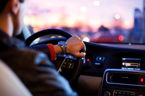 Im Auto unterwegs? Dann sollte man sich mit der Straßenverkehrsordnung gut auskennen. - © Symbolbild: Pixabay