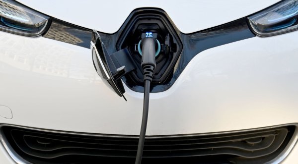 In E-Autos sorgt unter anderem der Antrieb für zusätzliche Magnetfelder. (Symbolbild) - © Carsten Rehder/dpa
