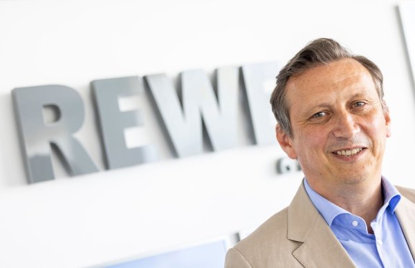Rewe-Chef Souque ist zufrieden mit dem Jahr 2024. - © Thomas Banneyer/dpa