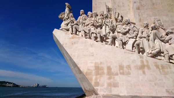 Die mutmaßliche Tat geschah unweit des von Lissabon-Touristen gern besuchten Denkmals der Entdeckungen. (Archivfoto) - © Sabrina Hentschel/dpa