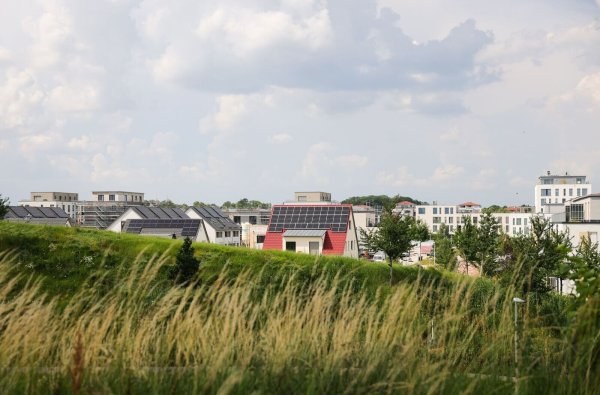 Der Anstieg der Kreditzinsen schreckte in den vergangenen drei Jahren viele Immobilieninteressenten ab. Die Folge waren sinkende Preise - doch diese Phase ist nun beendet. (Symbolbild) - © Christian Charisius/dpa