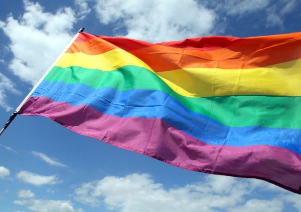 Die CSD-Demos richten sich gegen Diskriminierung und Menschenfeindlichkeit. (Symbolbild) - © Wolfgang Kumm/dpa
