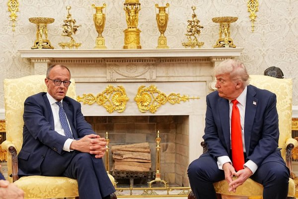 Der Umgang mit der AfD war laut Bundeskanzler Merz kein Thema zwischen ihm und US-Präsident Trump. - © Michael Kappeler/dpa
