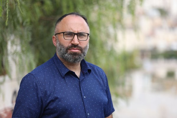 Issa Amro zählt in diesem Jahr zu den Alternativen Nobelpreisträgern. (Archivbild) - © --/Right Livelihood/dpa