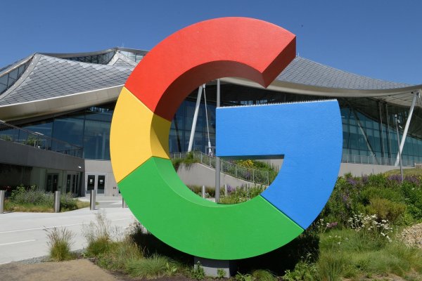Der KI-Assistent Gemini Live von Google wird mehr als 40 Sprachen sprechen. (Symbolbild) - © Andrej Sokolow/dpa