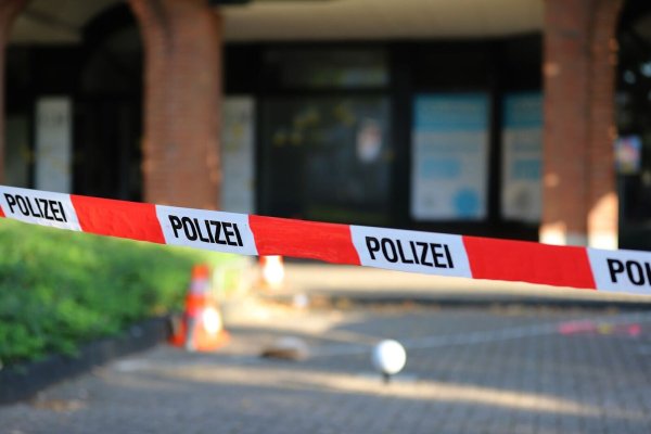 Im Kreis Euskirchen wird eine 30-Jährige tödlich verletzt. (Symbolfoto) - © Sascha Thelen/dpa