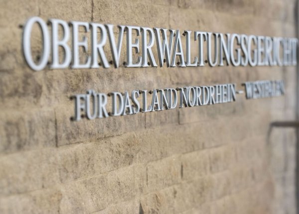 Oberverwaltungsgericht für das Land Nordrhein-Westfalen: In Deutschland gilt für Wettbüros eine Mindestabstandsregel von 350 Metern zu Schulen. - © Guido Kirchner/dpa