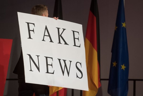 Deutschland und andere EU-Mitgliedstaaten wollen zur Bekämpfung von Fake News und Propaganda verstärkt auf Sanktionen setzen. - © Marijan Murat/dpa/Symbolbild