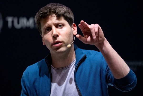 Sam Altman, Geschäftsführer (CEO) von OpenAI und Erfinder der KI-Software ChatGPT, nimmt an der Technische Universität München (TUM) an einer Podiumsdiskussion teil. - © Sven Hoppe/dpa