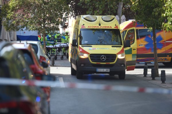 Mehrere Menschen wurden bei einer nach ersten Erkenntnissen durch eine Explosion in einem Wohn- und Geschäftshaus in Madrid zum Teil schwer verletzt. Nach ersten Erkenntnissen handelte es sich um eine Gasexplosion. - © Gustavo Valiente/EUROPA PRESS/dpa