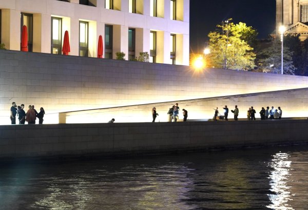 Beim Humboldt Forum ist es erneut zu einer Auseinandersetzung mit Verletzten gekommen. - © Pierce Adler/dpa