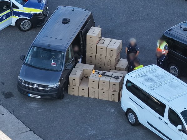 Ermittler haben im Hamburger Hafen mehr als 400 Kilogramm Kokain gefunden. - © Fabian Höfig/NEWS5/dpa