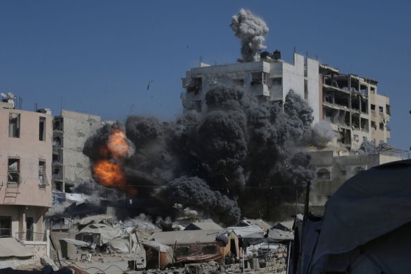 Bei neuen Angriffen des israelischen Militärs im Gazastreifen sind einem Bericht der palästinensischen Nachrichtenagentur Wafa zufolge mindestens zwölf Menschen getötet worden. (Archivfoto) - © Yousef Al Zanoun/AP/dpa