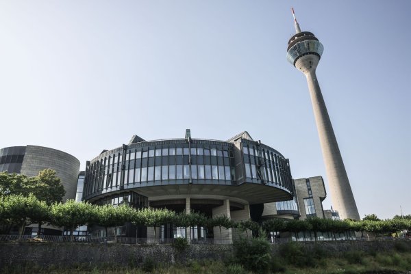 Der Landtag von Nordrhein-Westfalen. - © Oliver Berg/dpa