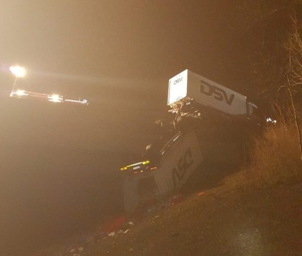 Glück gehabt: Der Unfallort auf der Talbrücke Ottensgrund. - © Polizei Bielefeld