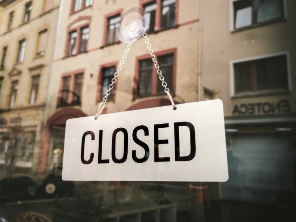Ab Montag müssen alle Bars, Clubs, Diskotheken, Spielhallen, Theater, Kinos und Museen schließen.  - © Benedikt Geyer/Pixabay
