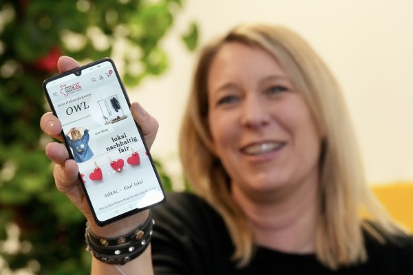 Maike Steckling hat die Online-Shoppingplattform "Gokal" gegründet. Produkte von Händlern aus Ostwestfalen-Lippe sind dort zu finden - unter anderem auch aus Bielefeld. - © Peter Unger