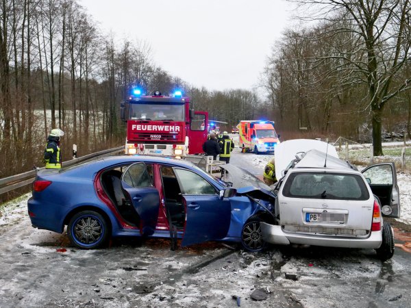 Die L 755 musste nach dem schweren Unfall für mehrere Stunden gesperrt werden. - © Ralph Meyer