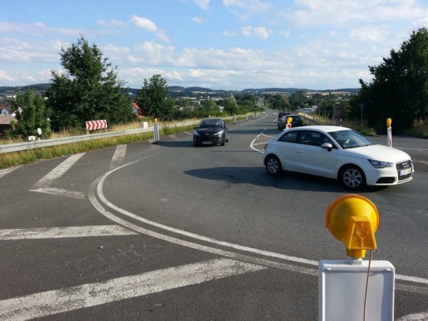 Das heutige Ende der Umgehungsstraße an der Westalm: Hier geht es aus Richtung Detmold momentan nur in Richtung McDonalds/Herforder Straße, künftig soll auch der Weg Richtung B238/Neu Eben-Ezer durch das Ilsetal freigemacht werden. - © Maren Brettmeier